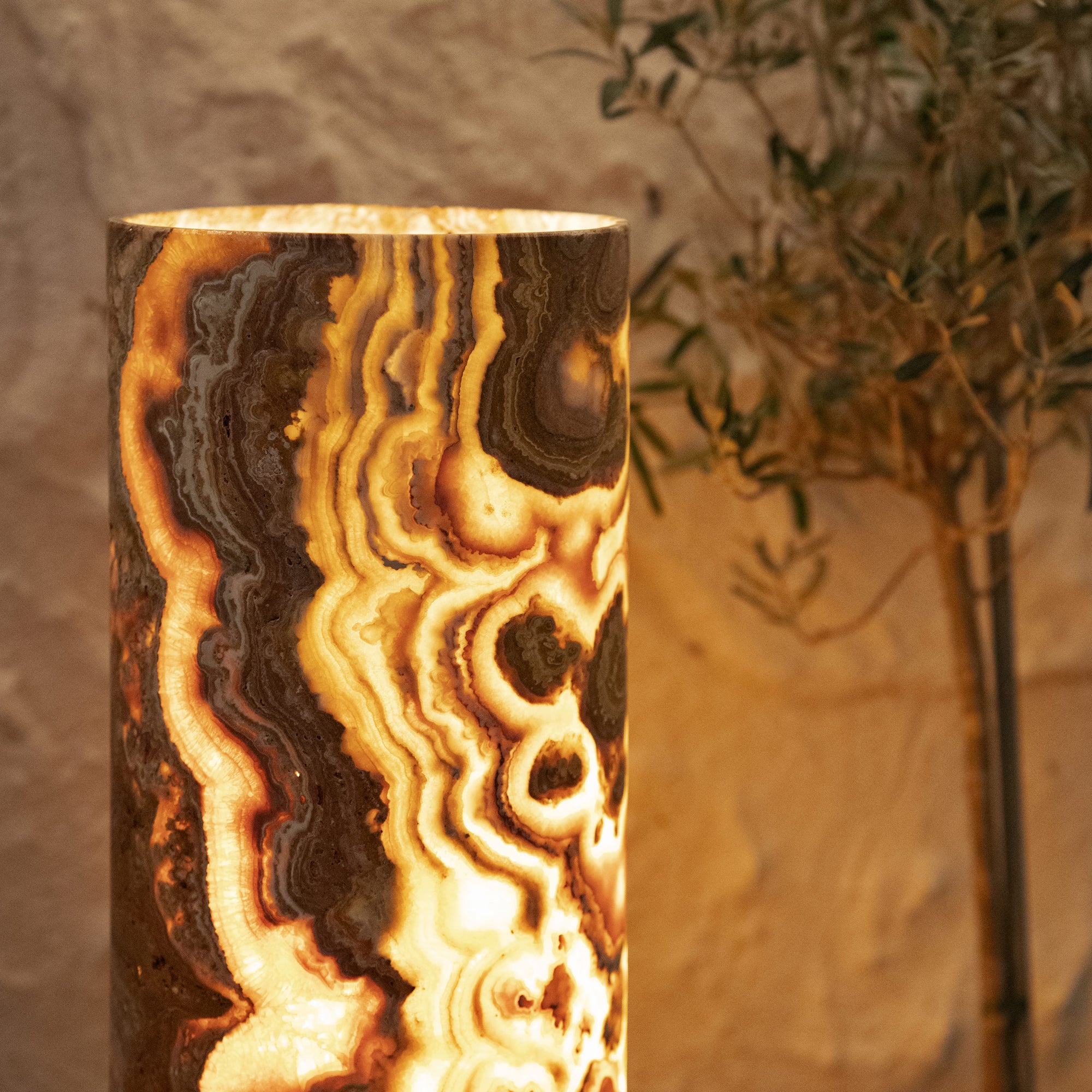 Lampa stołowa z kamienia onyksowego w stylu nowoczesnym | Elora