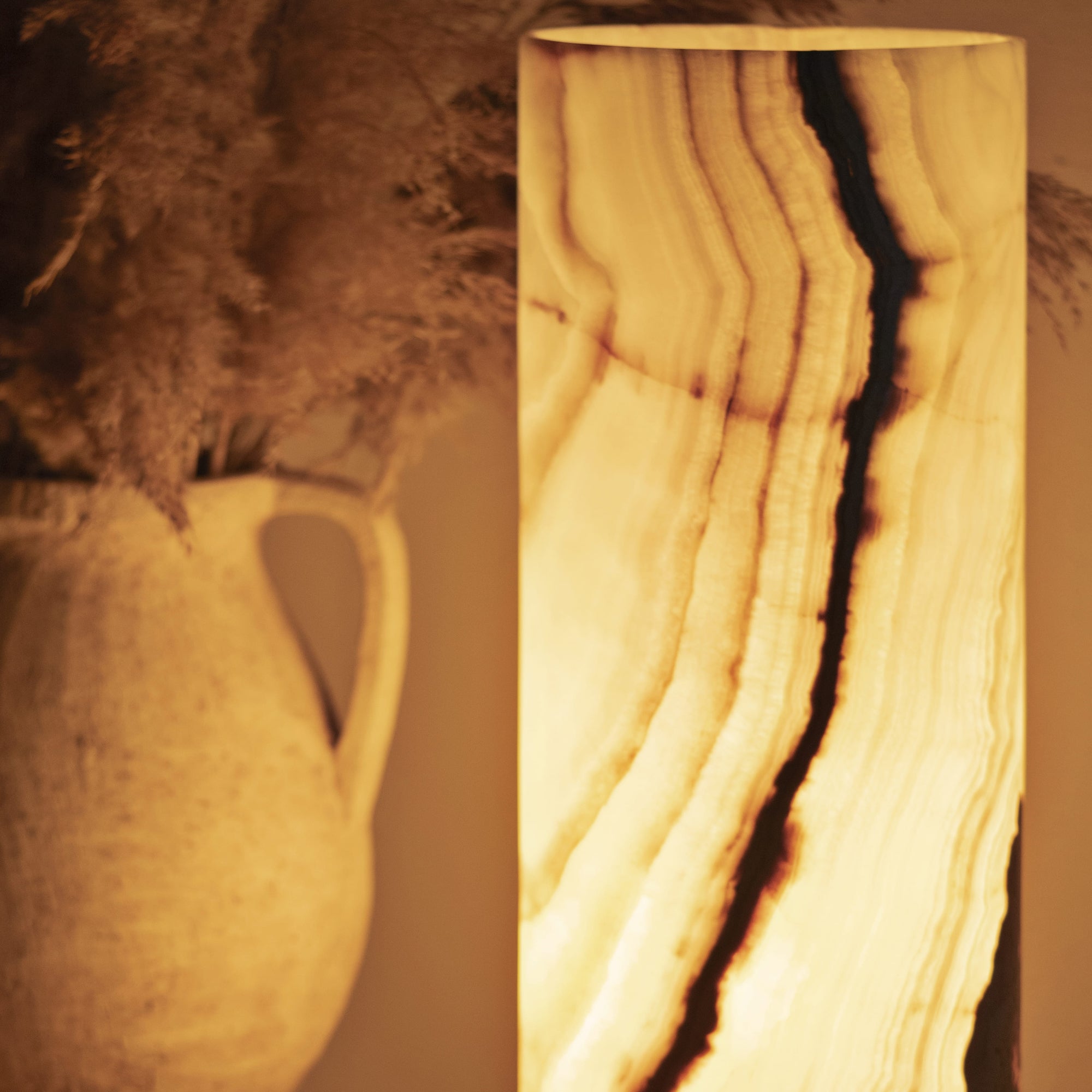 Lampa stołowa z onyksu w stylu eleganckim | Petrona