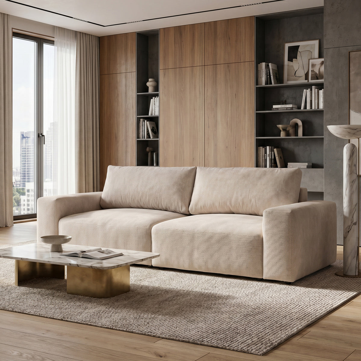 Sofa Iskeli 260 cm Kremowy Taupe (ARAGON 03) w salonie z drewnianą ścianą, regałem i marmurowym stolikiem – sofa do salonu