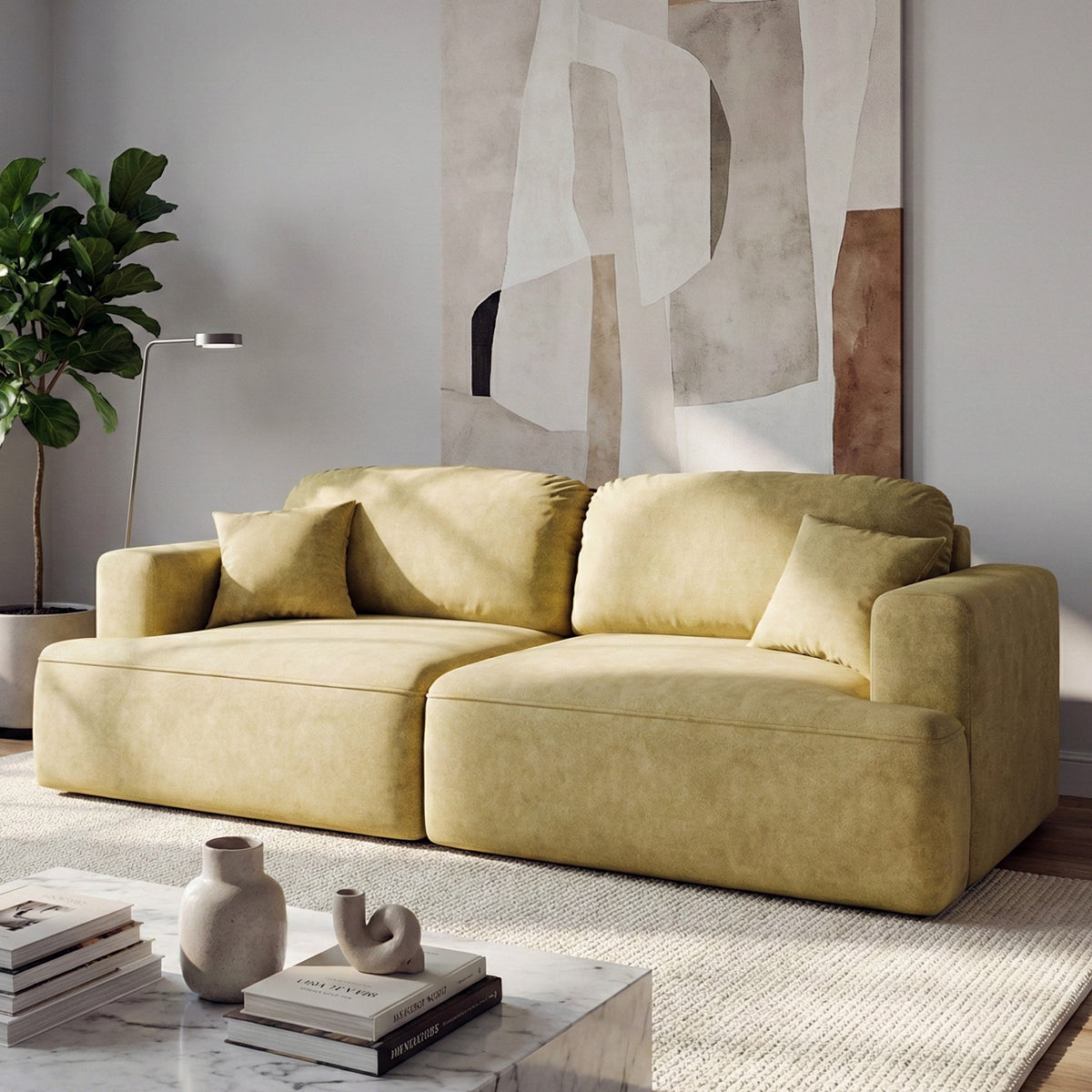 Sofa Senvali 241 cm Złota Sepia (CLOUD 32) w jasnym salonie z rośliną, obrazem i marmurowym stolikiem