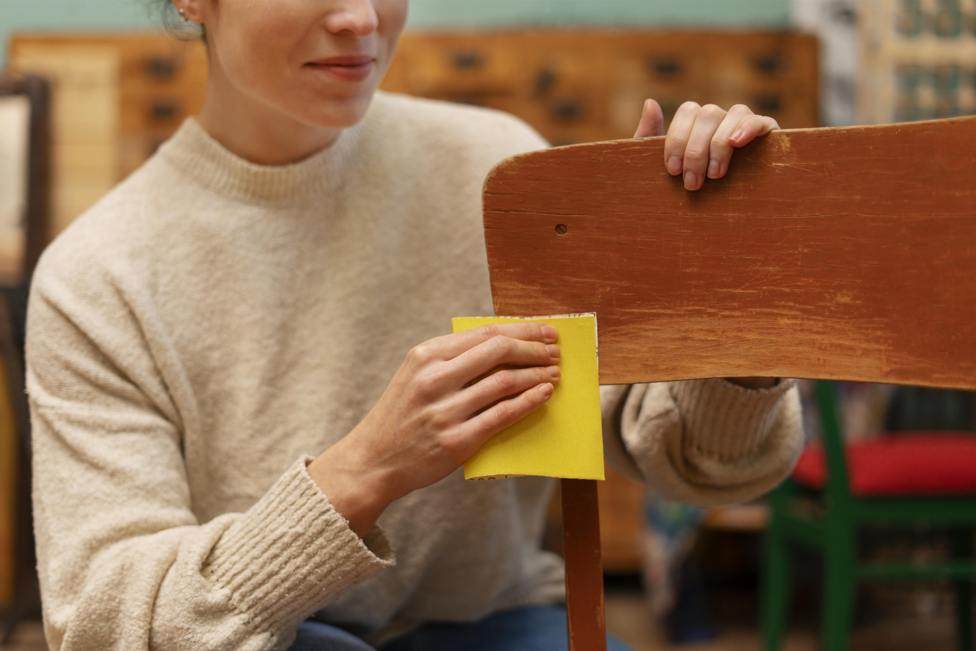 Renowacja mebli PRL-u – jak tchnąć życie w babcine skarby