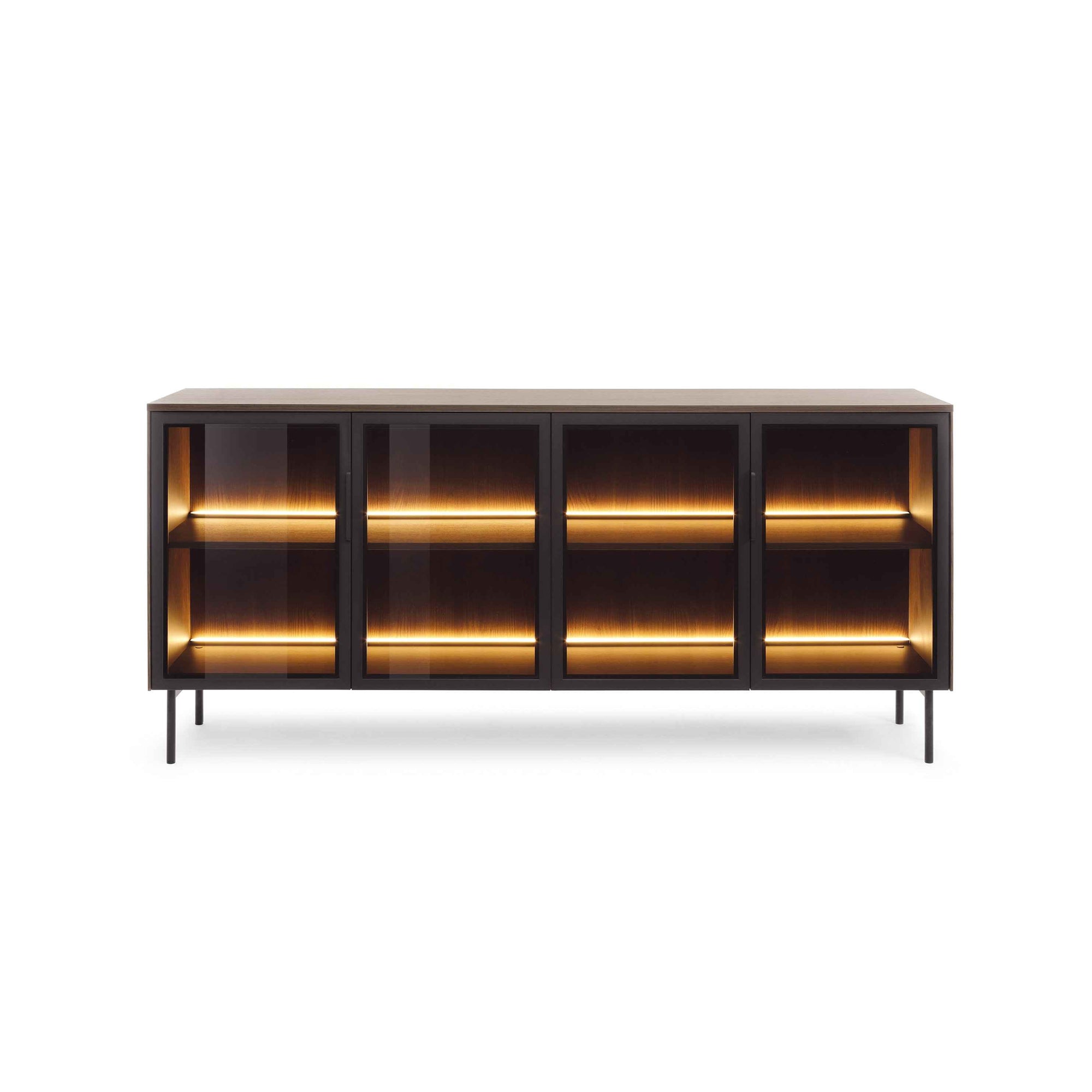 Komoda 181x83 z drzwiami w stylu eleganckim - przeszklone fronty flutes, metalowe nogi, LED | Lummer