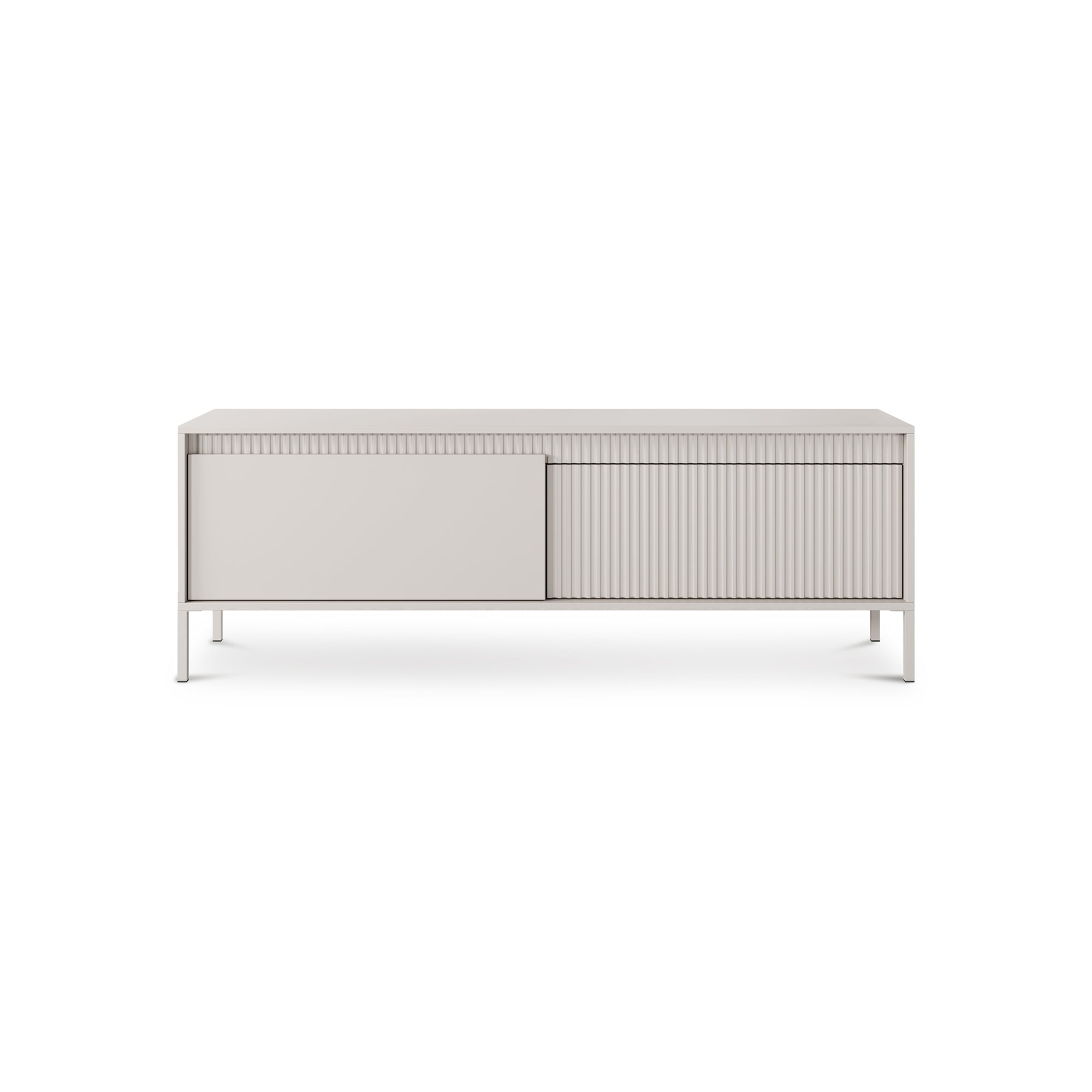 Szafka RTV 154x53 w stylu japandi - beż, ryflowane fronty MDF, metalowe nogi, push-to-open | Senra