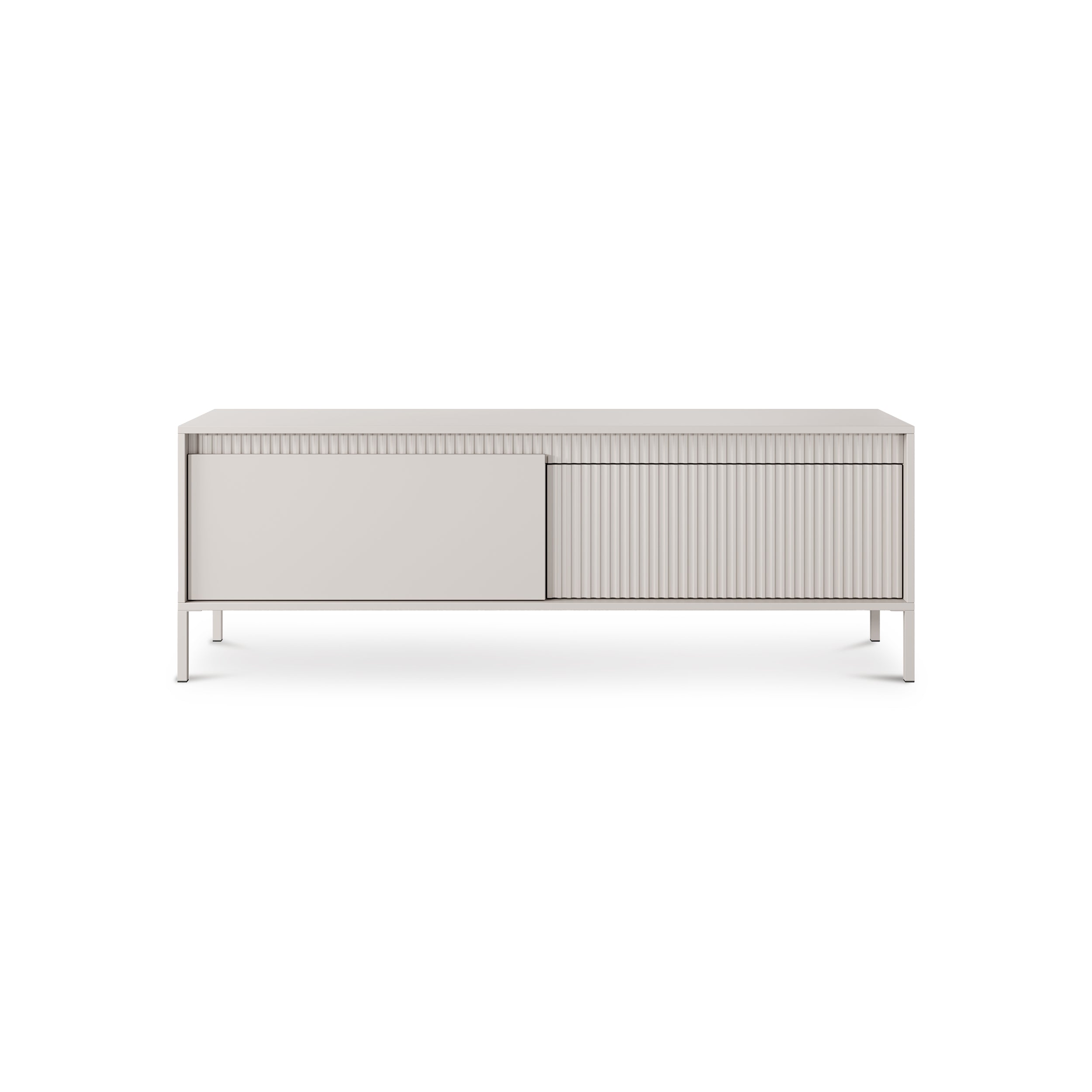 Szafka RTV 154x53 w stylu japandi - beż, ryflowane fronty MDF, metalowe nogi, push-to-open | Senra