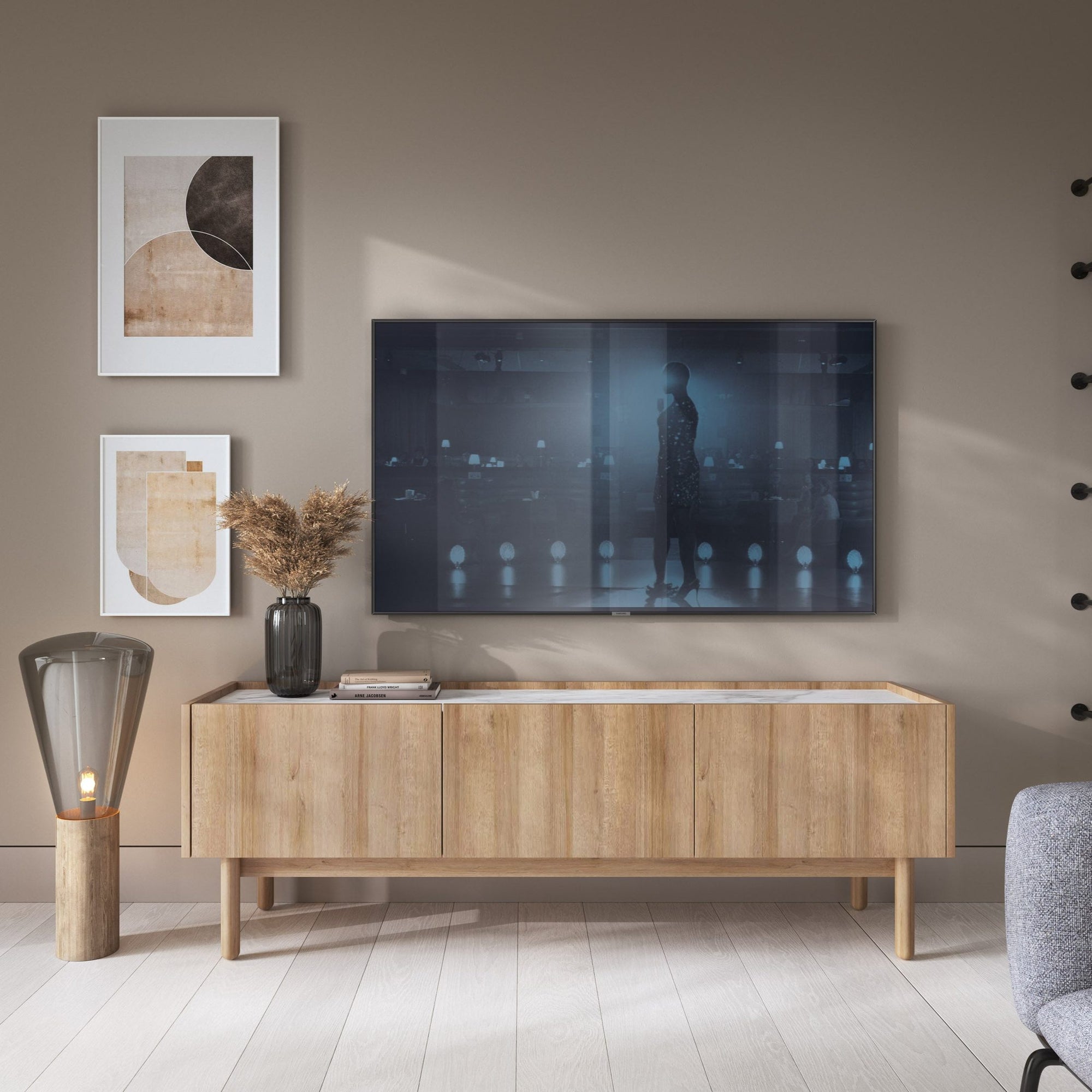 Szafka RTV 144x48 w stylu Boho – dąb riviera, blat marmur bianco | Anawa