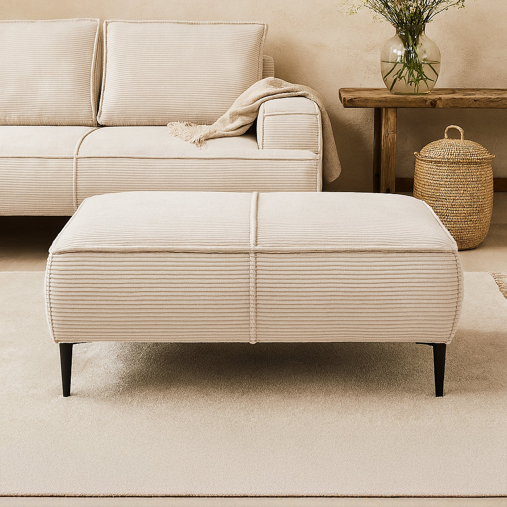 Pufa 140 cm do salonu w stylu modern – kompaktowa forma, elastyczne siedzisko | May
