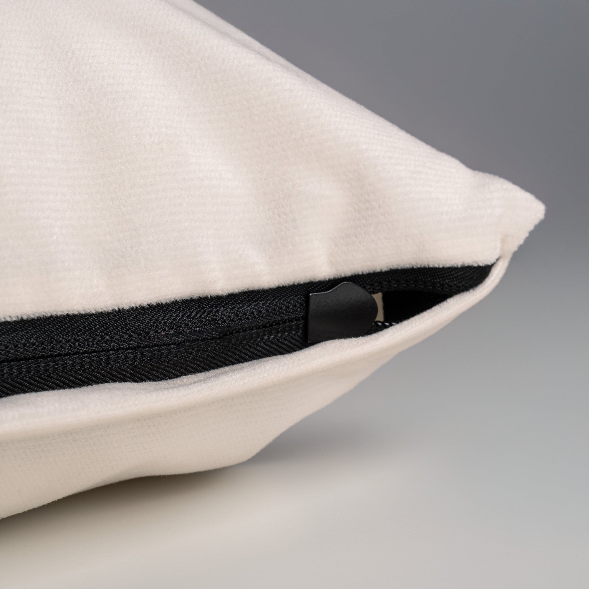 Poduszka dekoracyjna 45×45 cm w stylu minimalistycznym – gładka tkanina 100% PES, ukryty zamek | Gładka