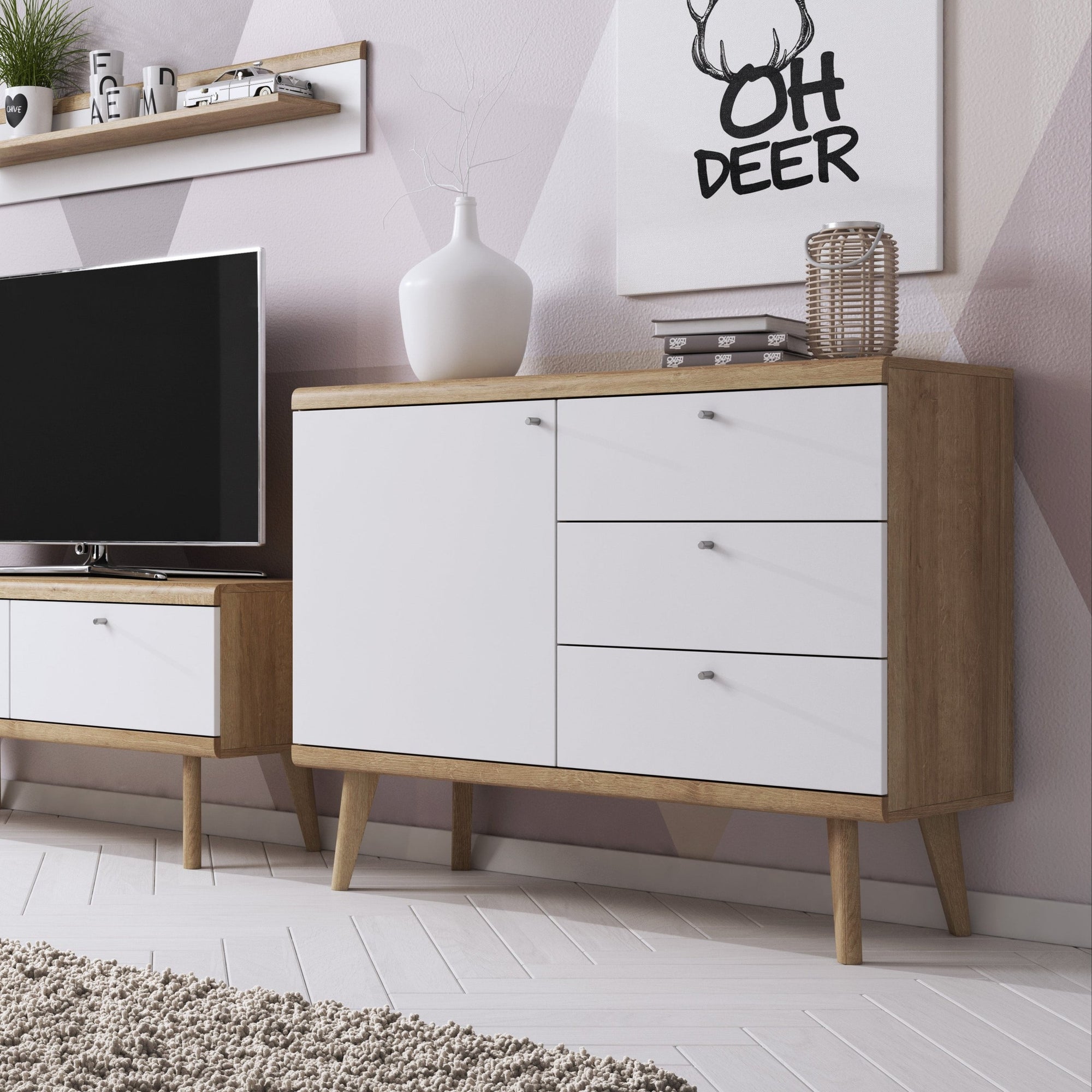 Komoda 107x83 w stylu skandynawskim - metalowe gałki, drewniane skośne nogi, kompaktowa forma | Lato