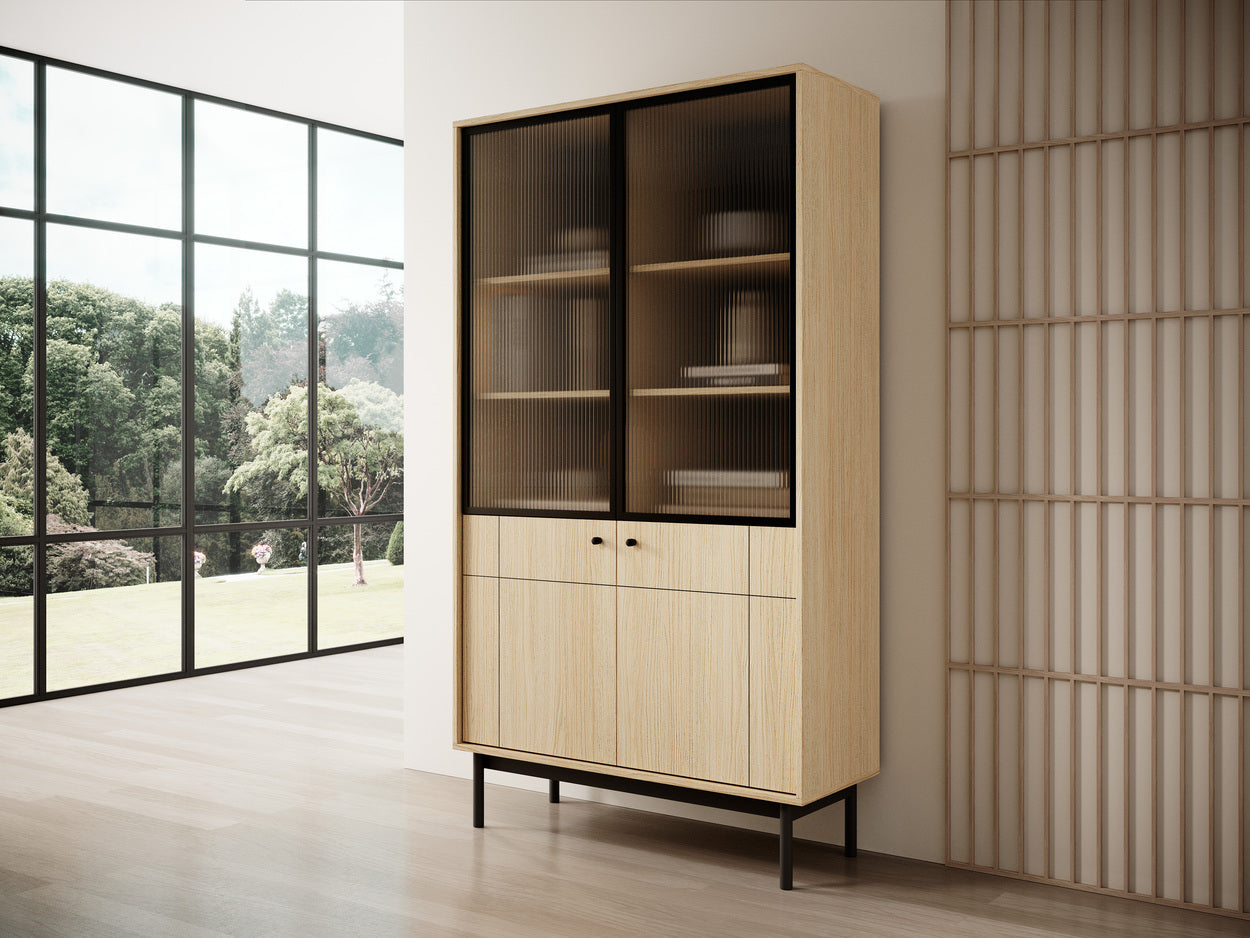 Witryna przeszklona 104x185 cm w stylu japandi – ryflowane szkło, cichy domyk Häfele, dąb Linea | Sabi