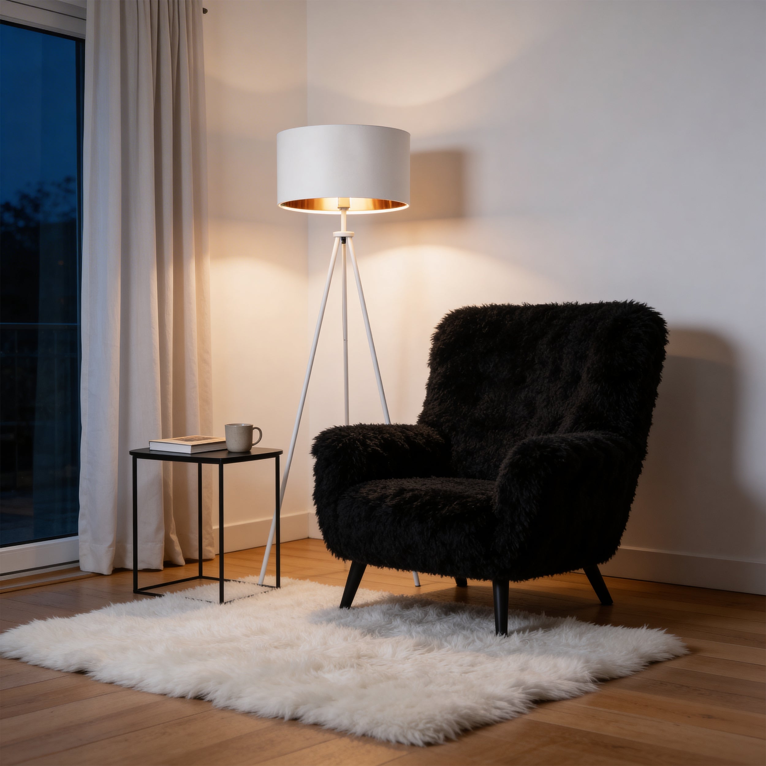 Lampa podłogowa na trójnogu z abażurem w stylu eleganckim | Aureno