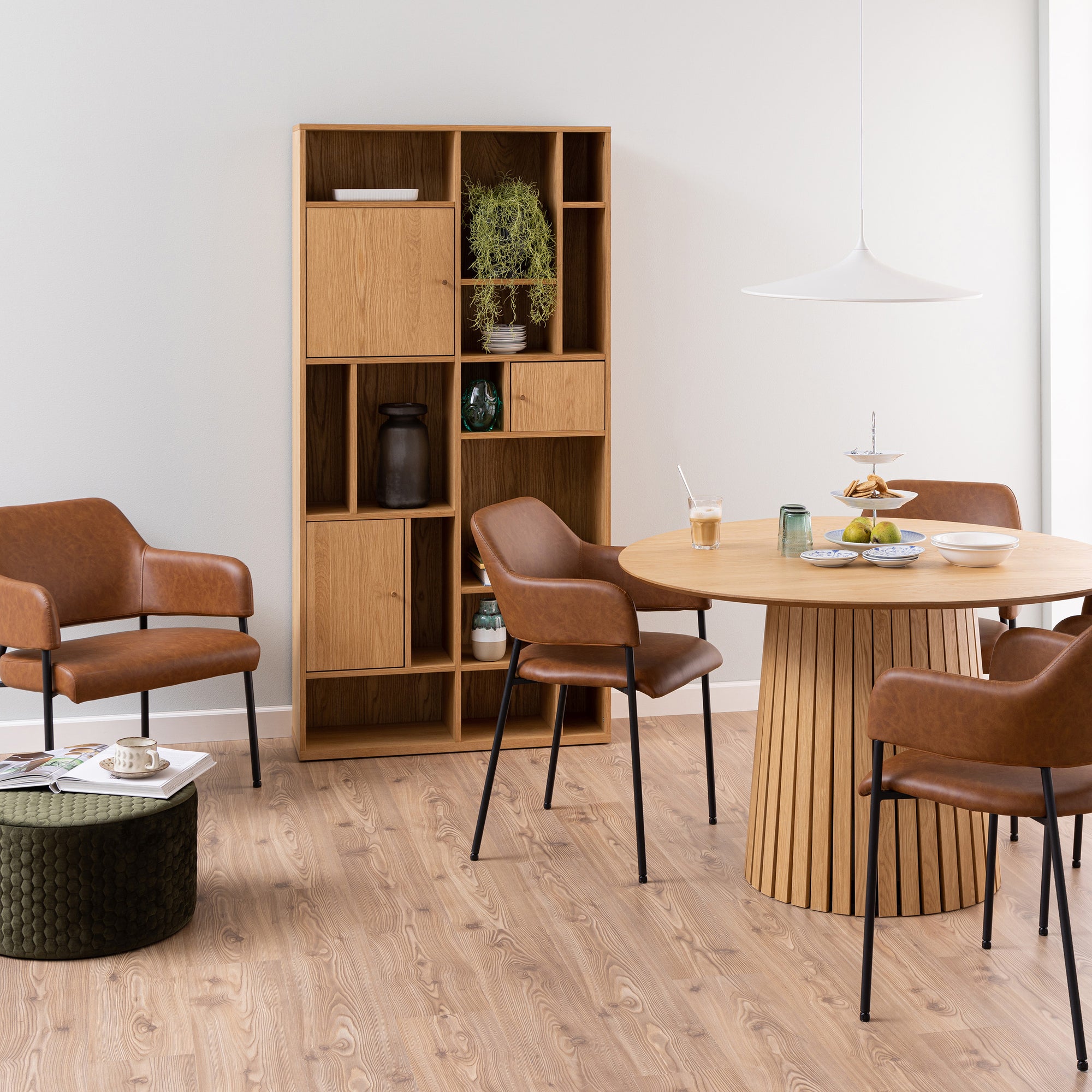 Regał do salonu 90x180 w stylu japandi - dąb olejowany, zamykane półki | Asymo