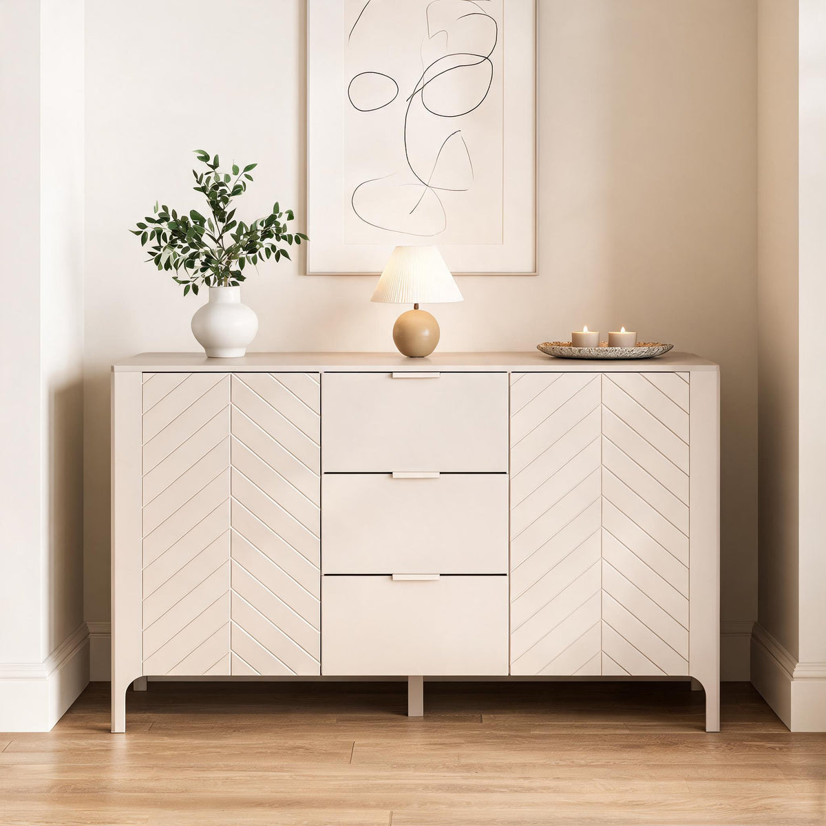 Komoda EKLIPSO 153x95 z frontami w jodełkę w stylu nowoczesnym, kolor Kaszmir – w aranżacji wnętrza | Pillovely
